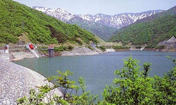 三国川ダム（さぐりがわだむ）